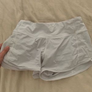 lululemon white speed up mid rise 4” shorts